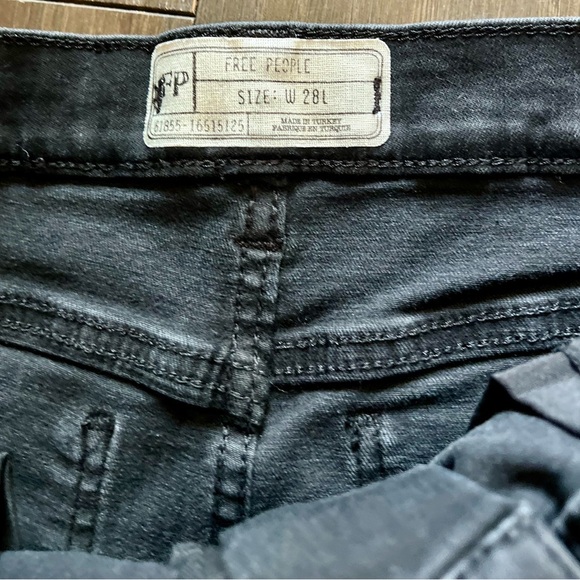 FREE PEOPLE Black Distressed Jeans, Size 28L - Picture 4 of 10